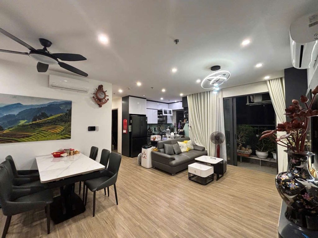 Căn hộ 3PN 80m2 tòa SA3 Vinhomes Smart City cho thuê nội thất full gỗ
